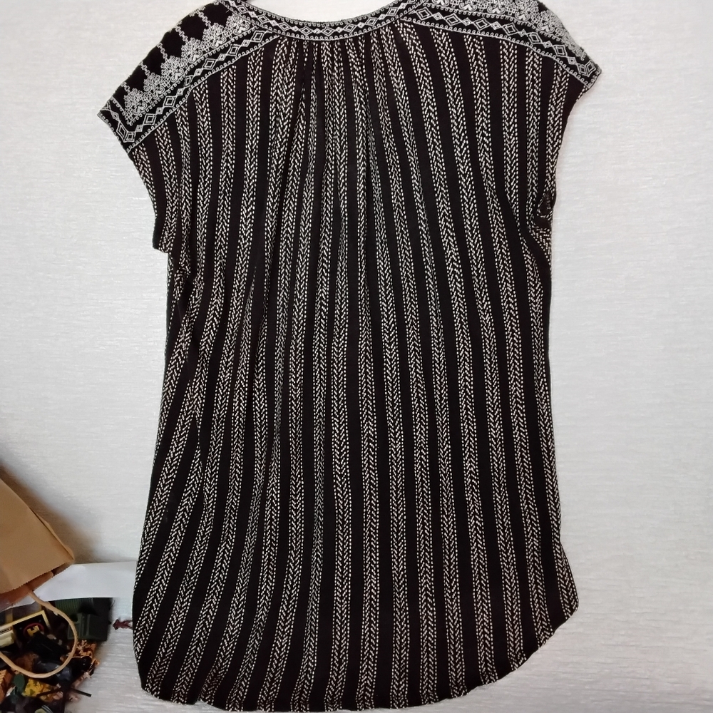 Lucky Brand L Black and White Women's V Neck Cap Sleeved Top - Picture 5 of 5